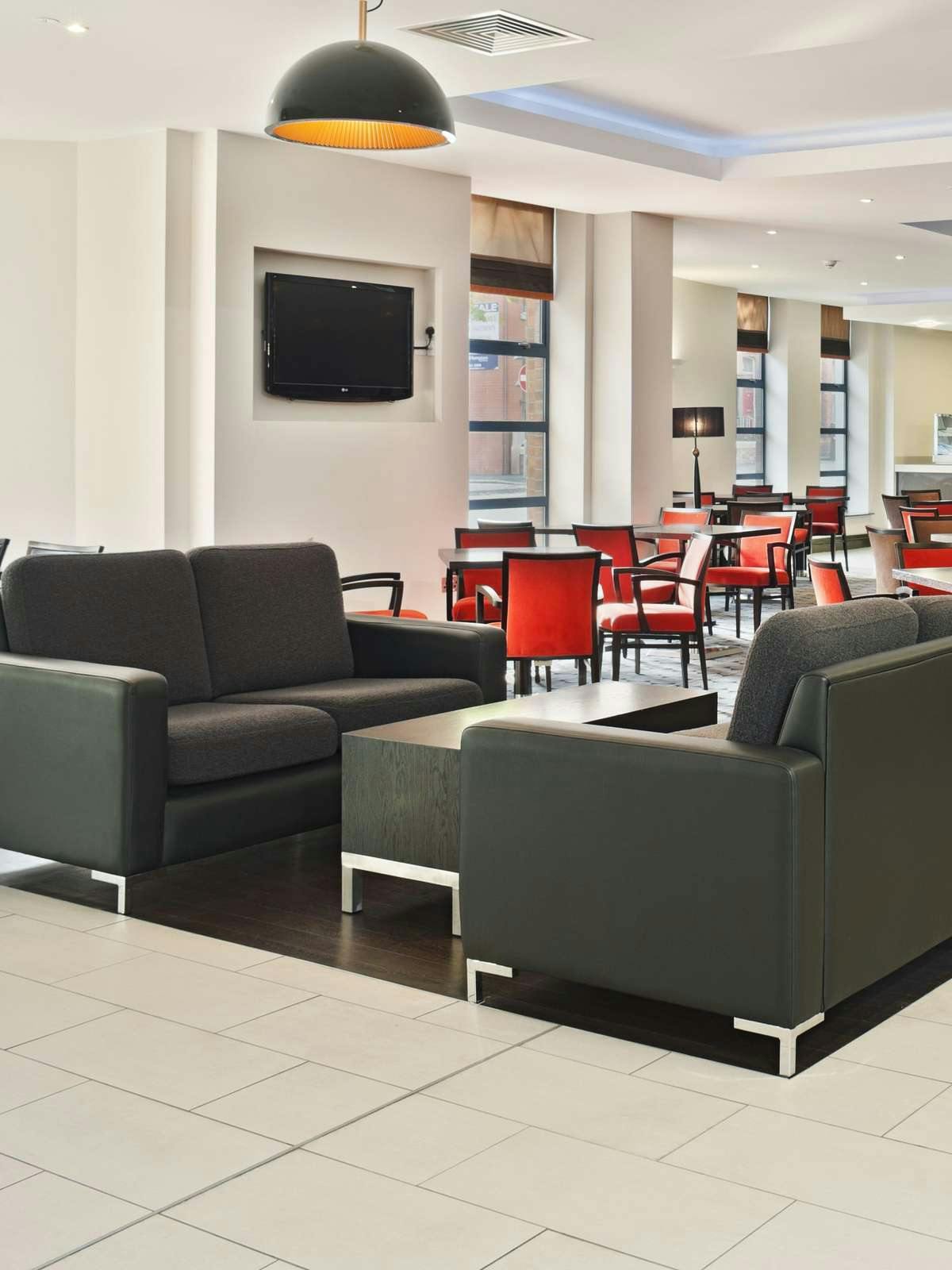 Hotel Holiday Inn Express Belfast City Queen's Quarter photo 3