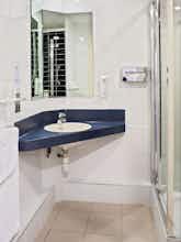 Hotel Holiday Inn Express Belfast City Queen's Quarter photo 2