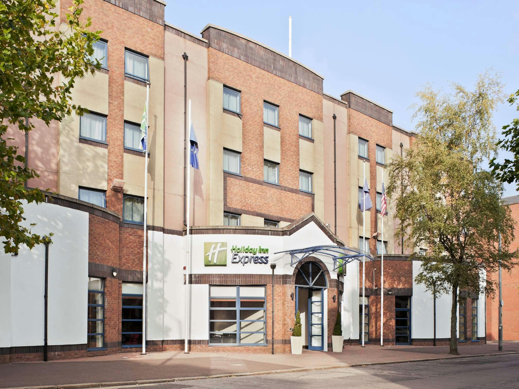 Holiday Inn Express Belfast City Queen's Quarter