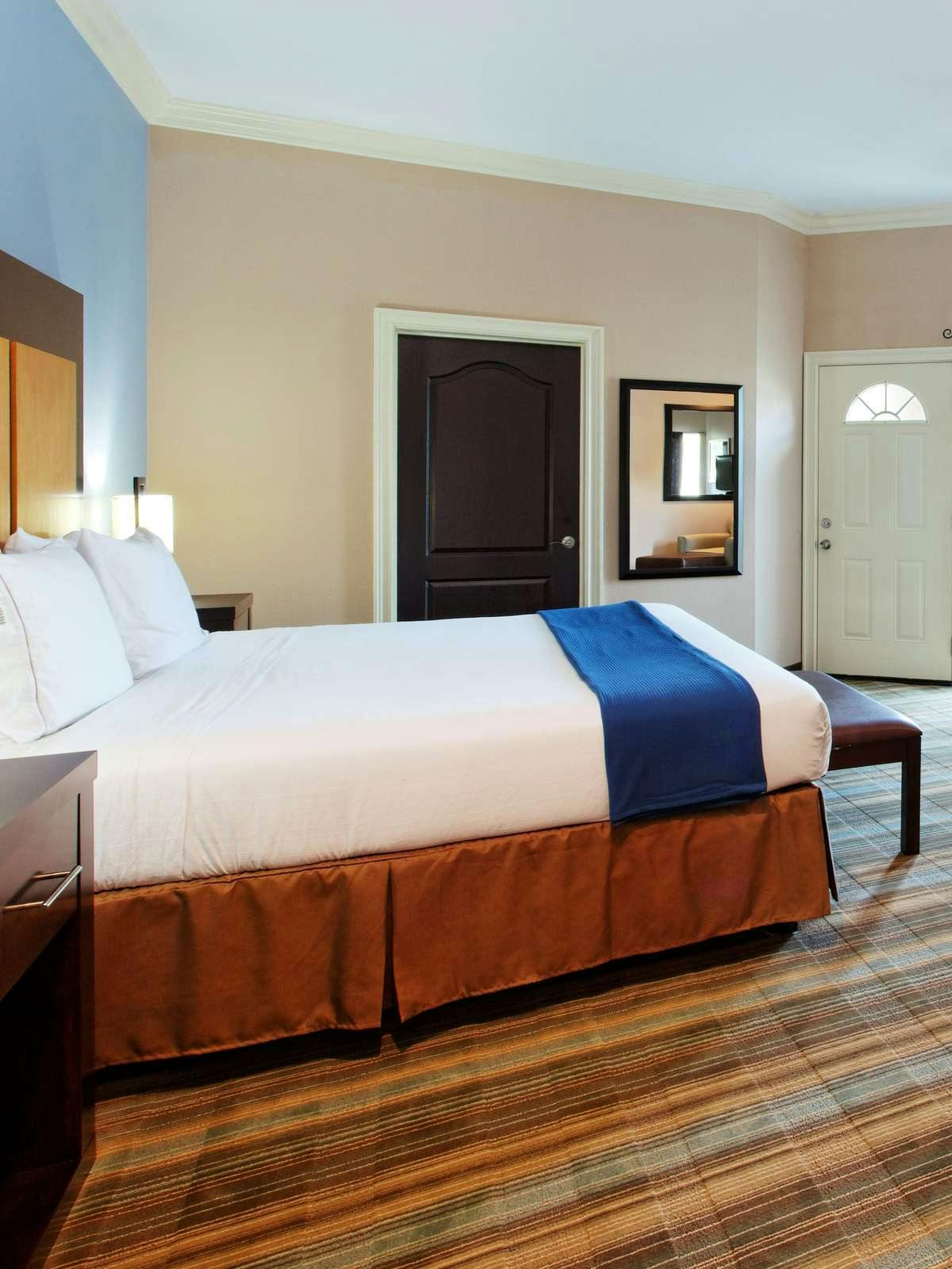 Hotel Holiday Inn Express Benicia photo 1