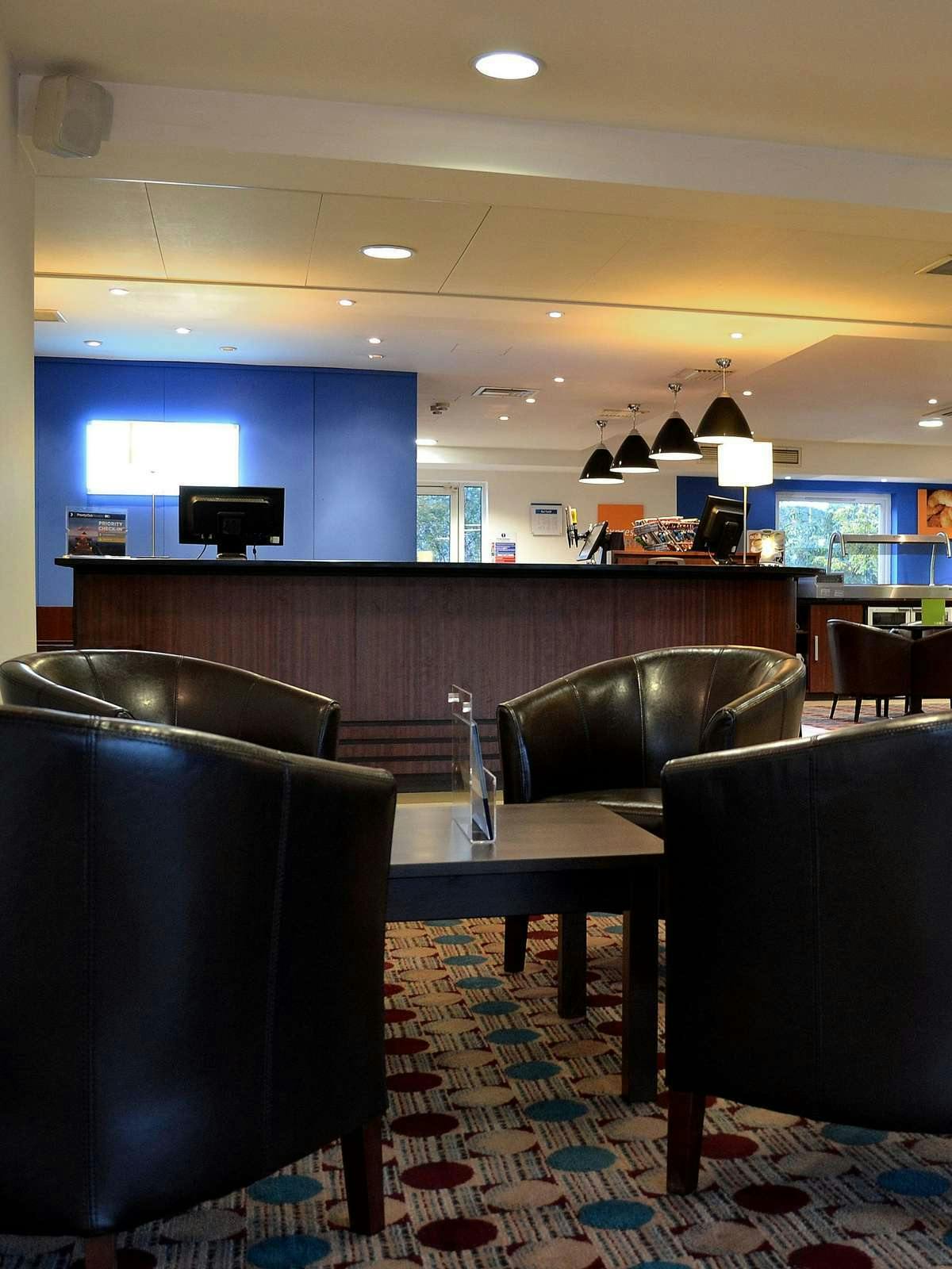 Hotel Holiday Inn Express Birmingham Star City photo 4