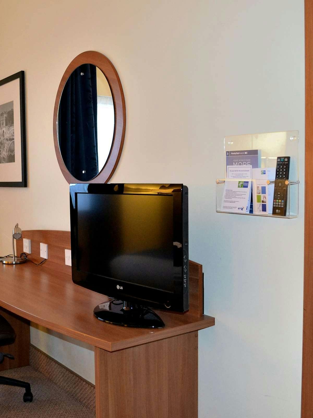 Hotel Holiday Inn Express Birmingham Star City photo 2