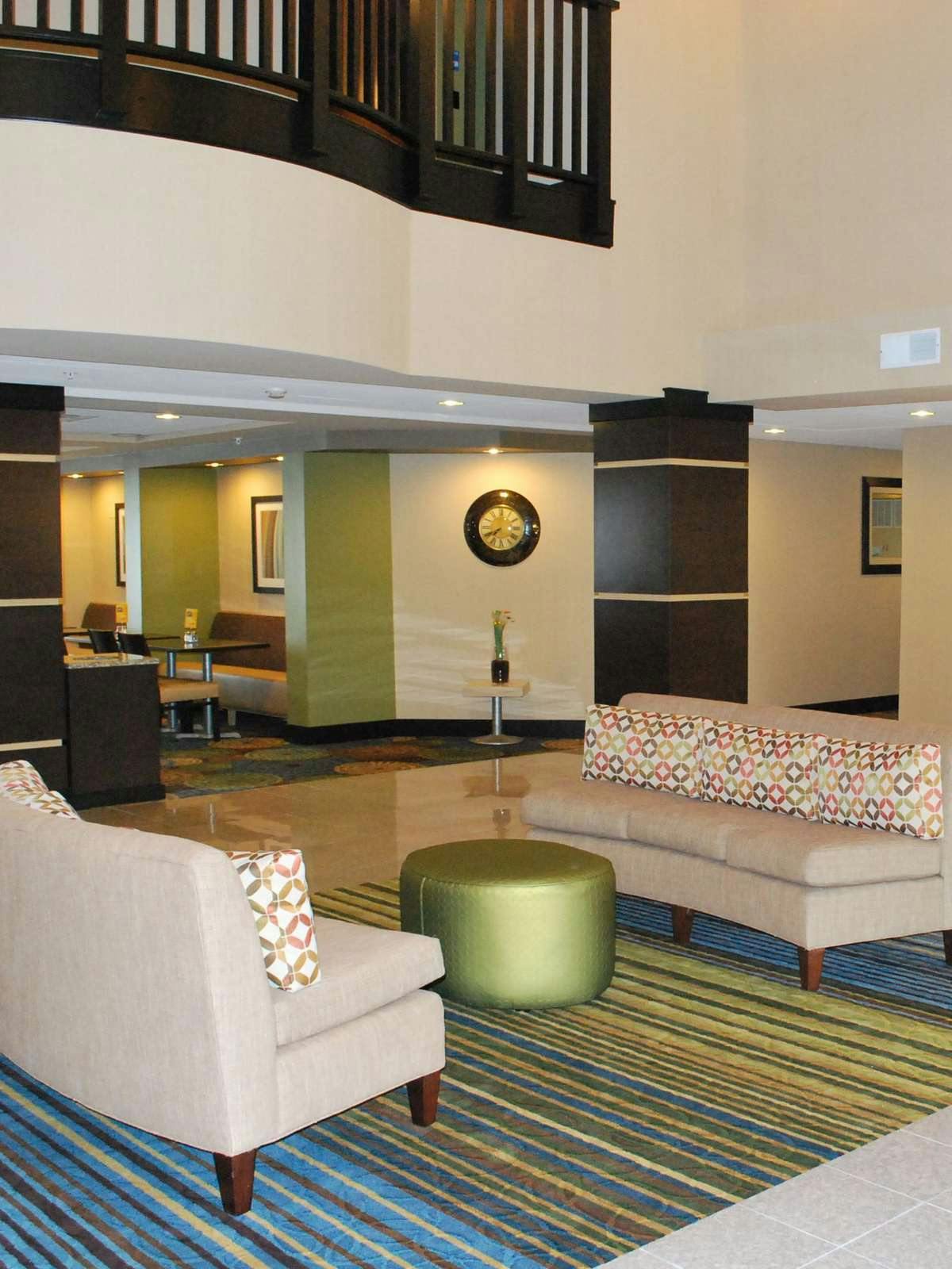 Hotel Holiday Inn Express Bloomington West photo 4
