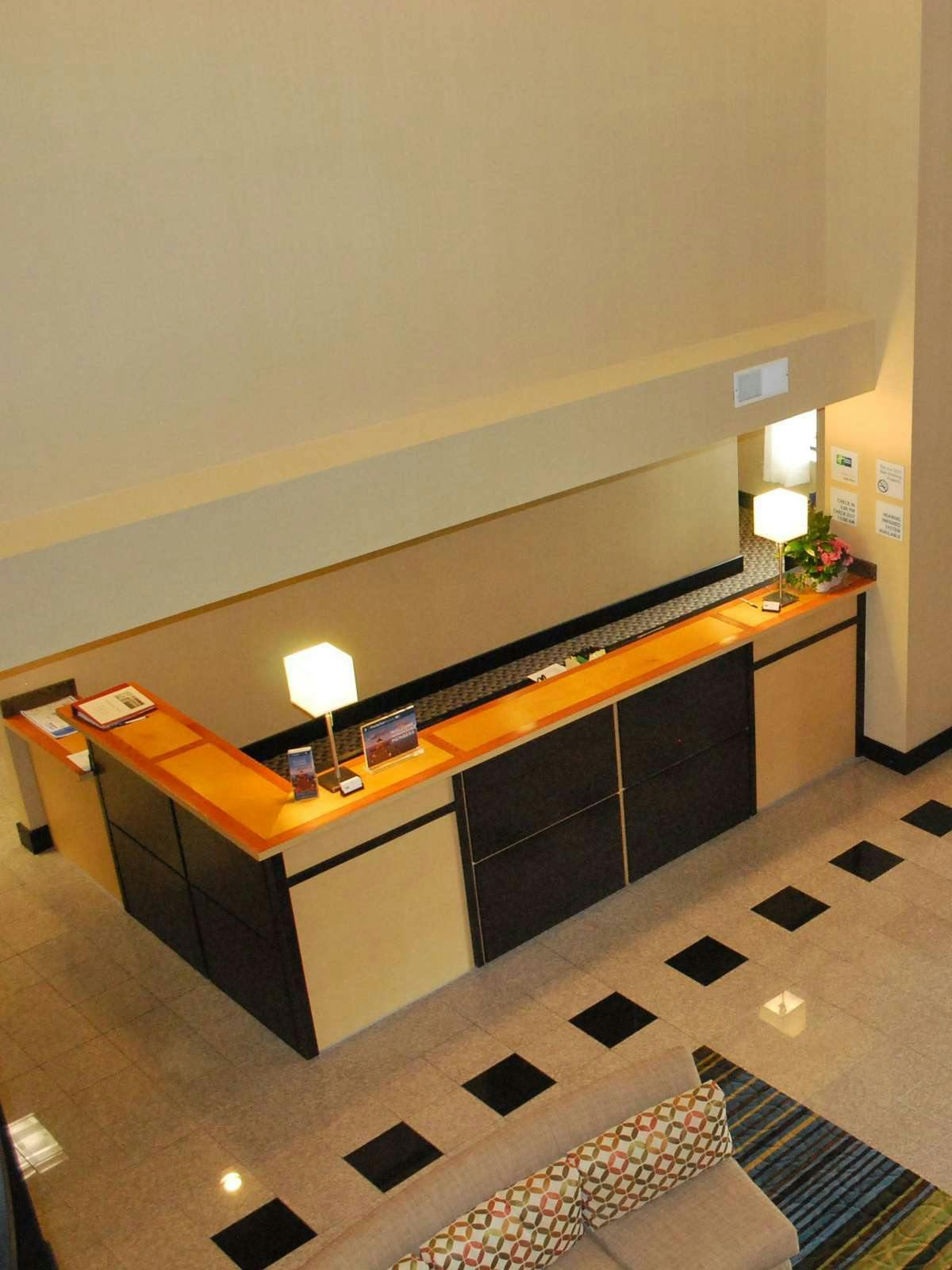 Hotel Holiday Inn Express Bloomington West photo 5