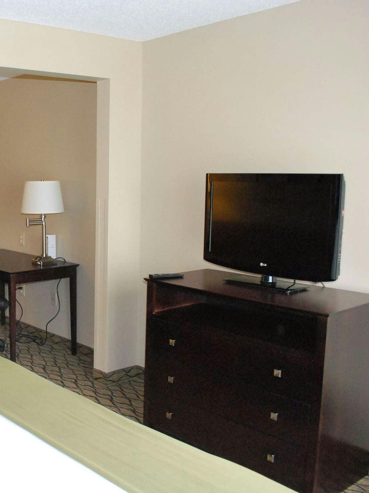 Hotel Holiday Inn Express Bloomington West photo 2