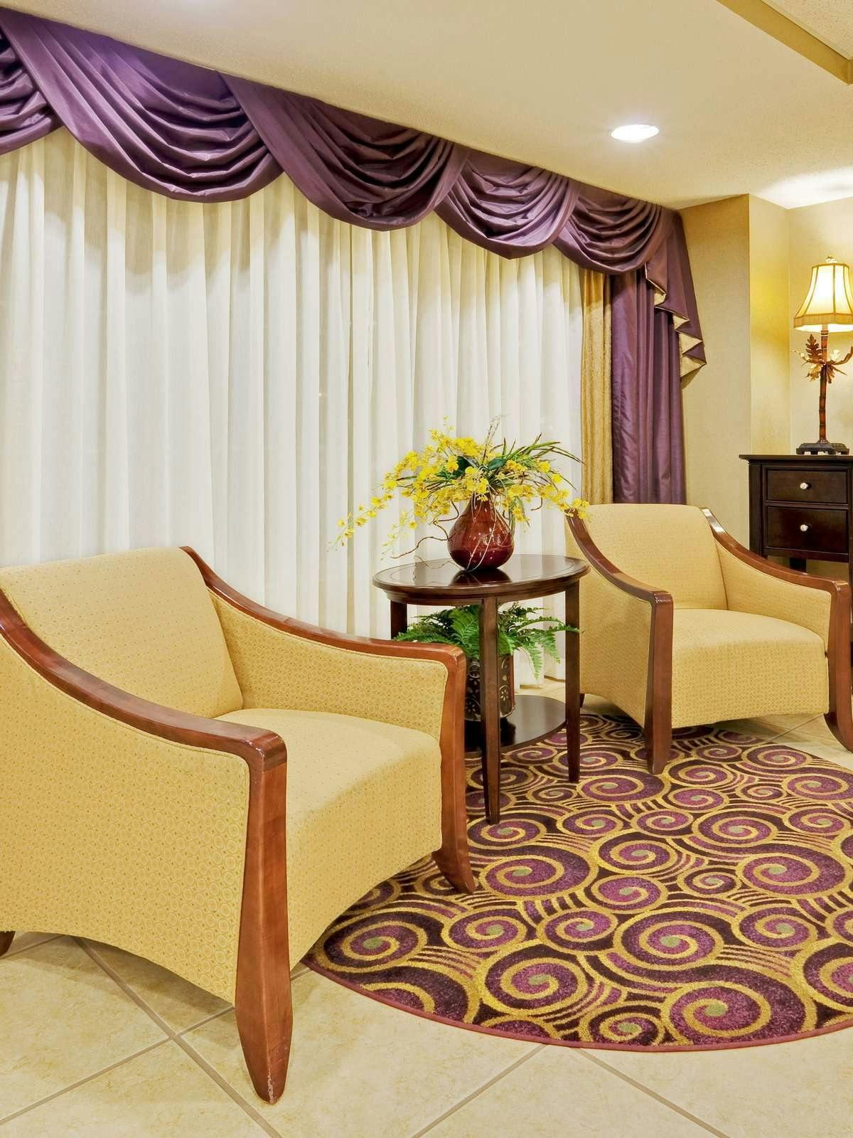 Hotel Holiday Inn Express Bloomsburg photo 3