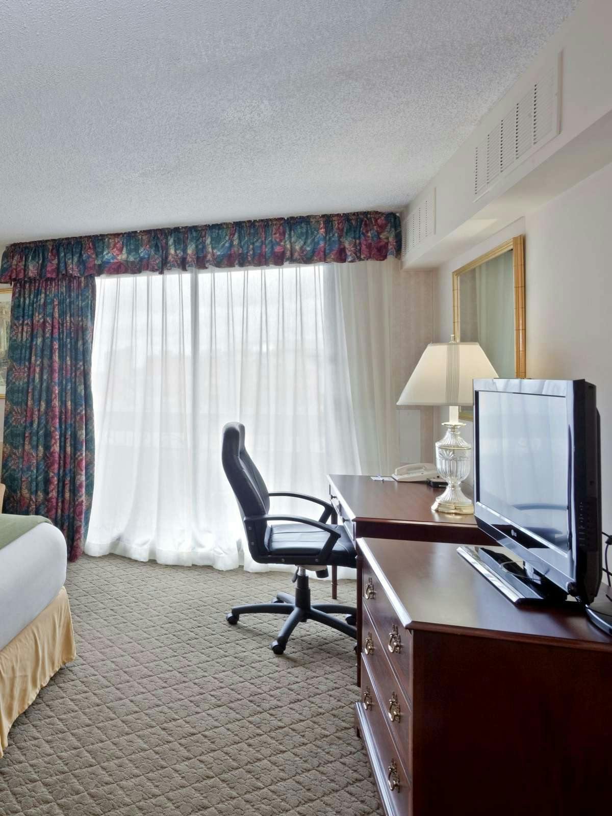 Hotel Holiday Inn Express Birmingham photo 2