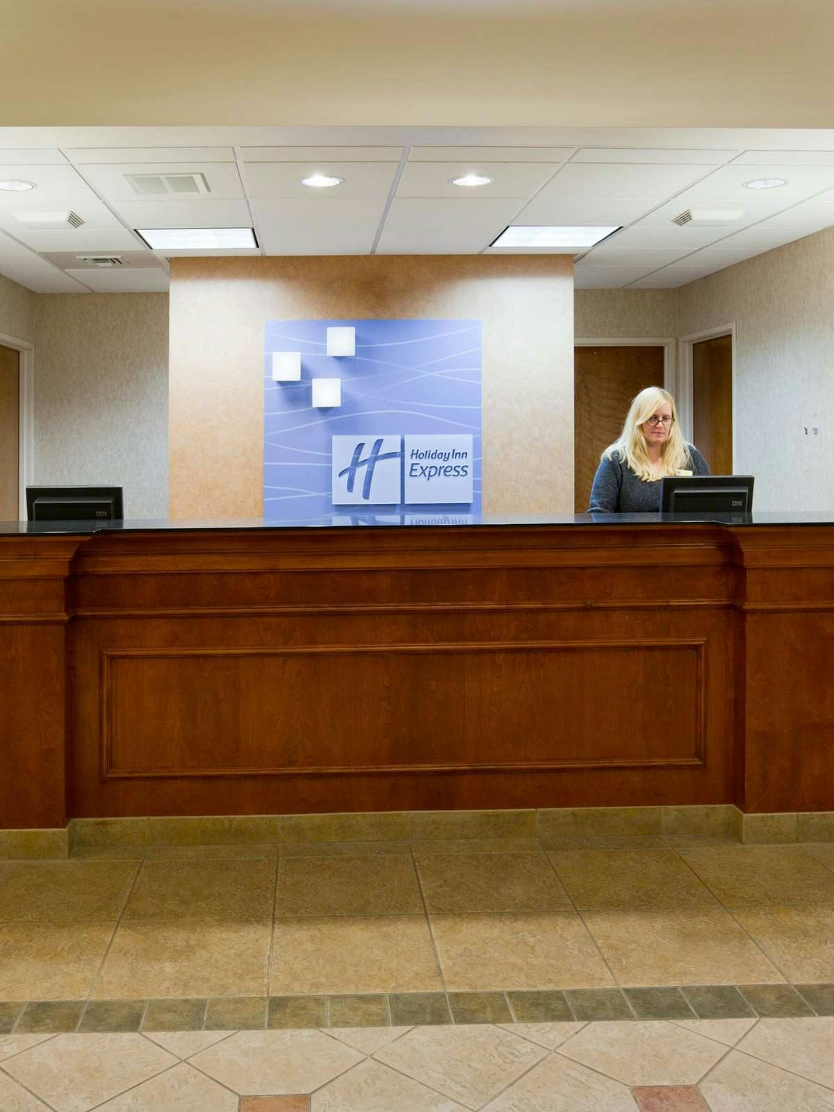 Hotel Holiday Inn Express Brown Deer photo 4