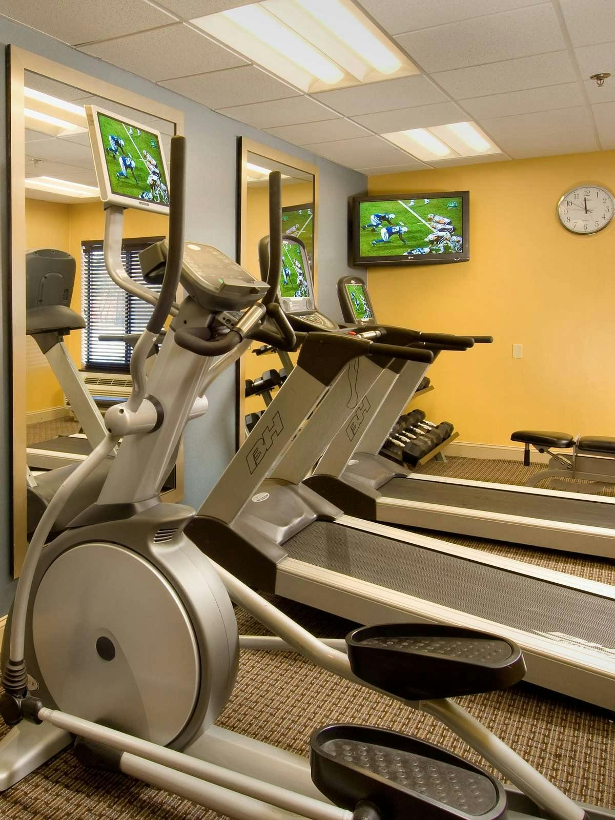 Hotel Holiday Inn Express BW Parkway photo 5