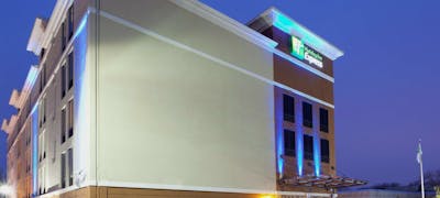 Holiday Inn Express BW Parkway