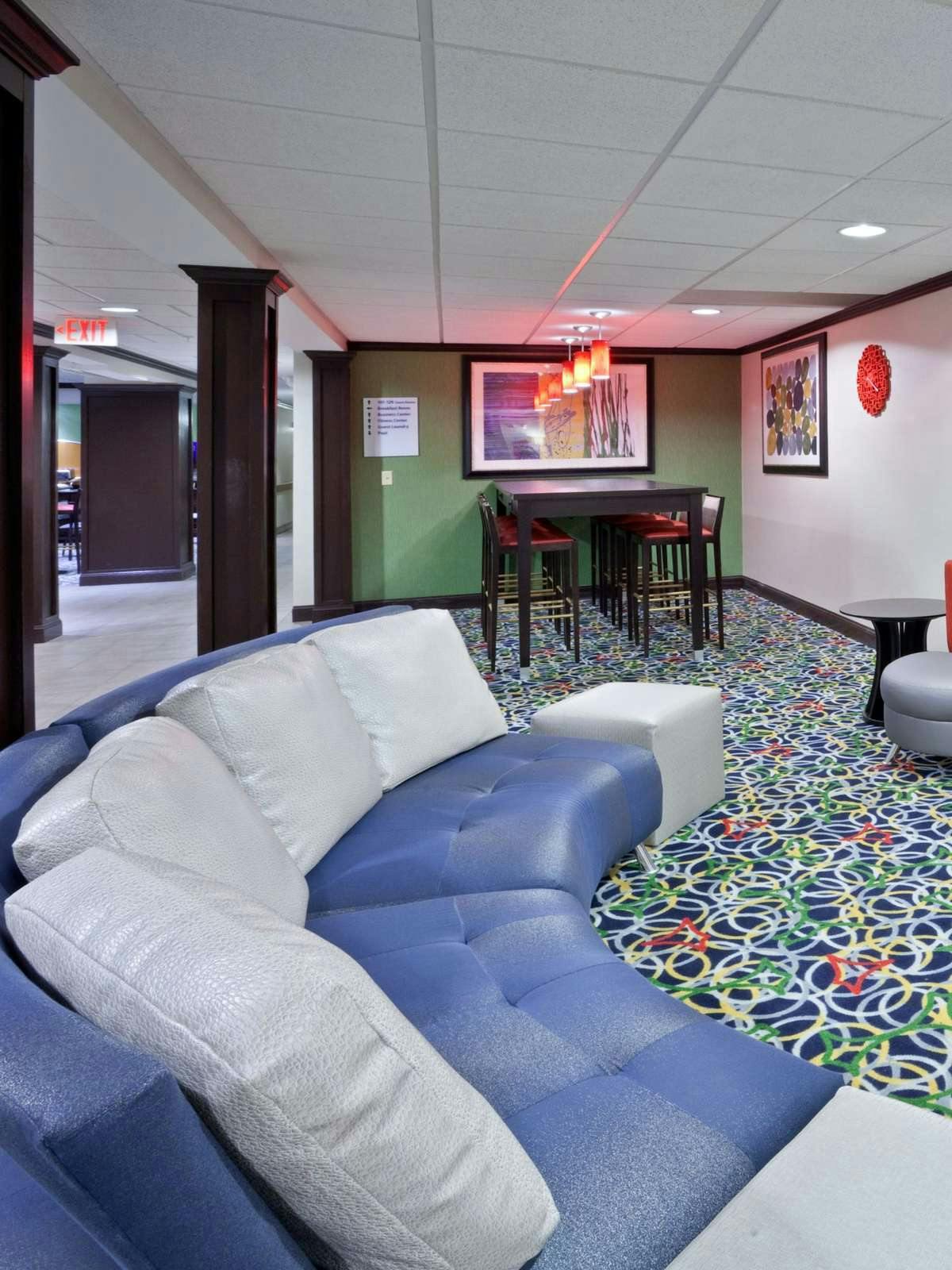 Hotel Holiday Inn Express Brook Park photo 4