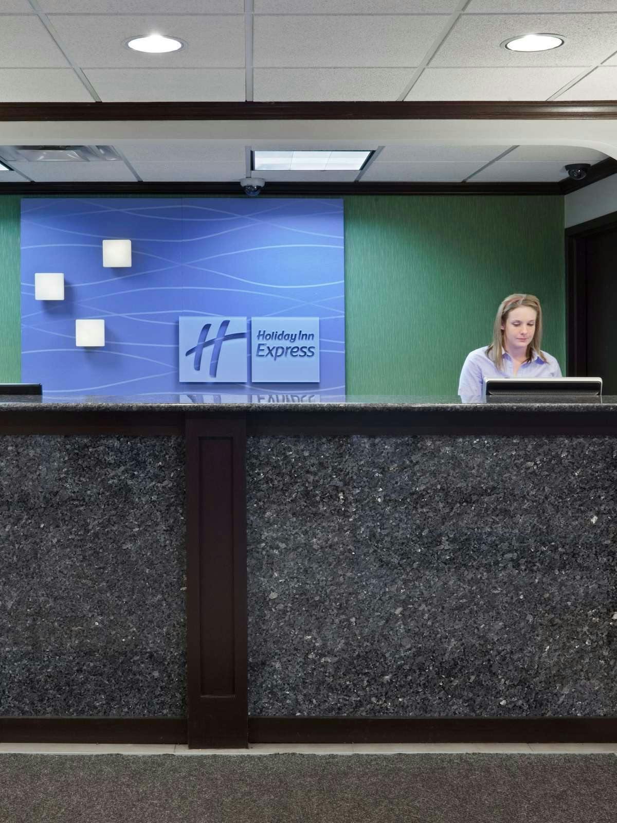 Hotel Holiday Inn Express Brook Park photo 5