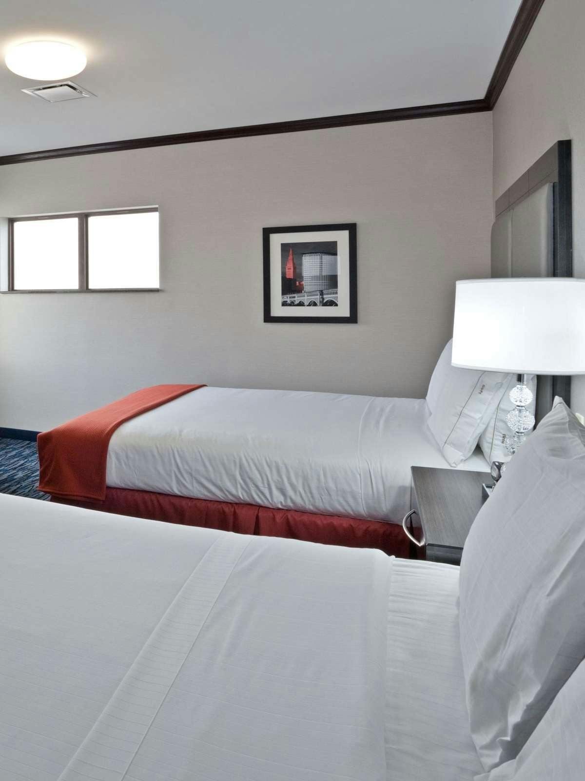 Hotel Holiday Inn Express Brook Park photo 1