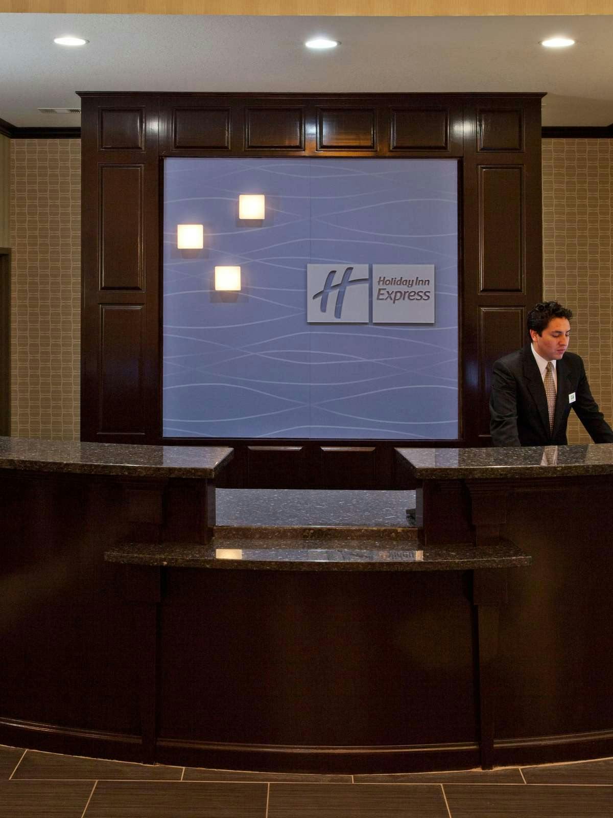 Hotel Holiday Inn Express Buda photo 4