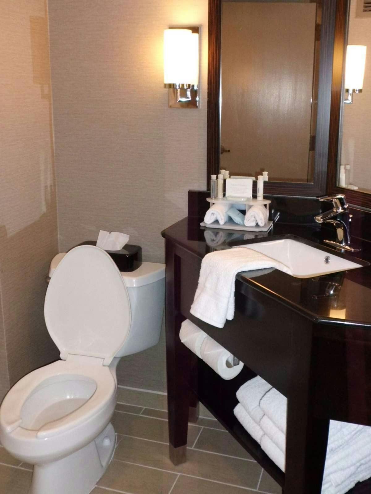 Hotel Holiday Inn Express Burlington photo 4