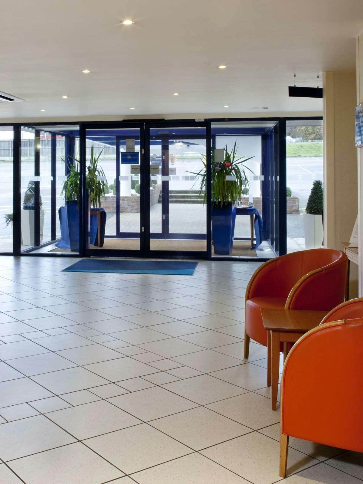 Hotel Holiday Inn Express Canterbury photo 2