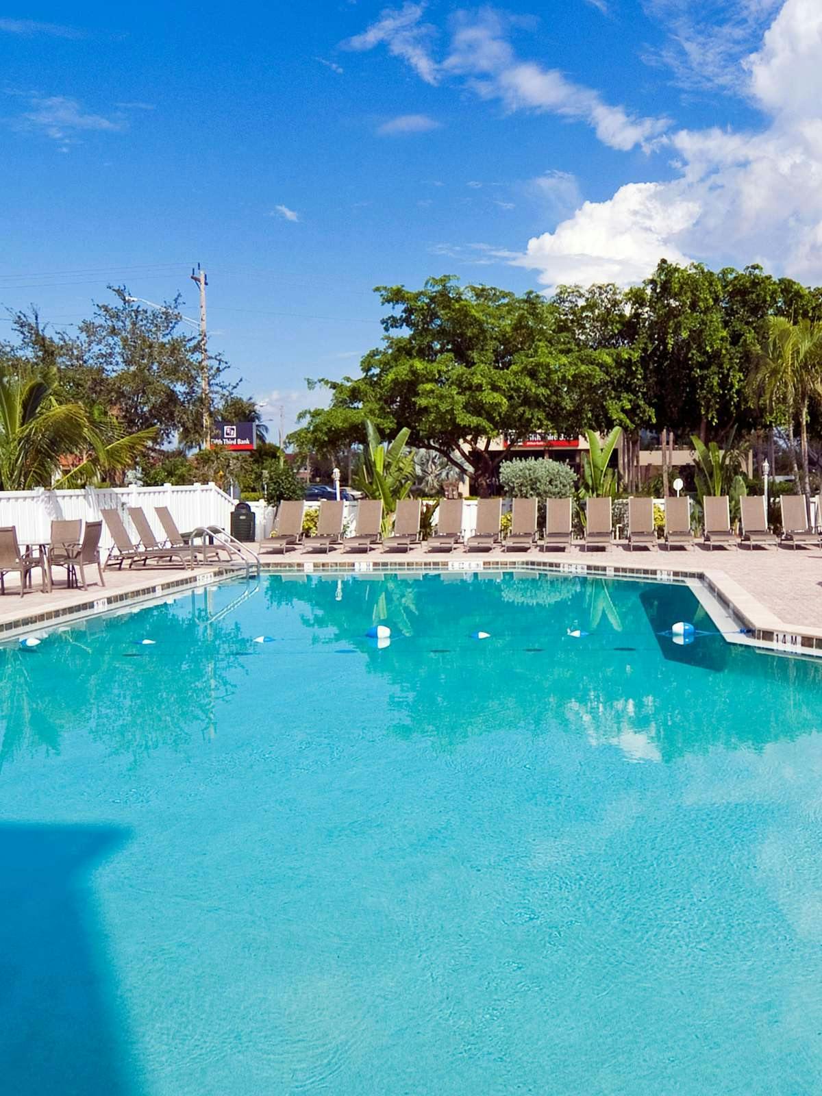 Hotel Holiday Inn Express Cape Coral photo 5