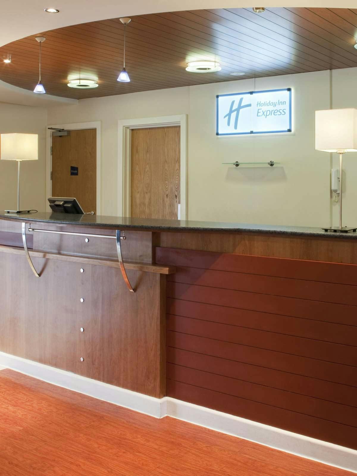 Hotel Holiday Inn Express Cardiff Bay photo 5