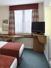 Hotel Holiday Inn Express Cardiff Bay photo 2