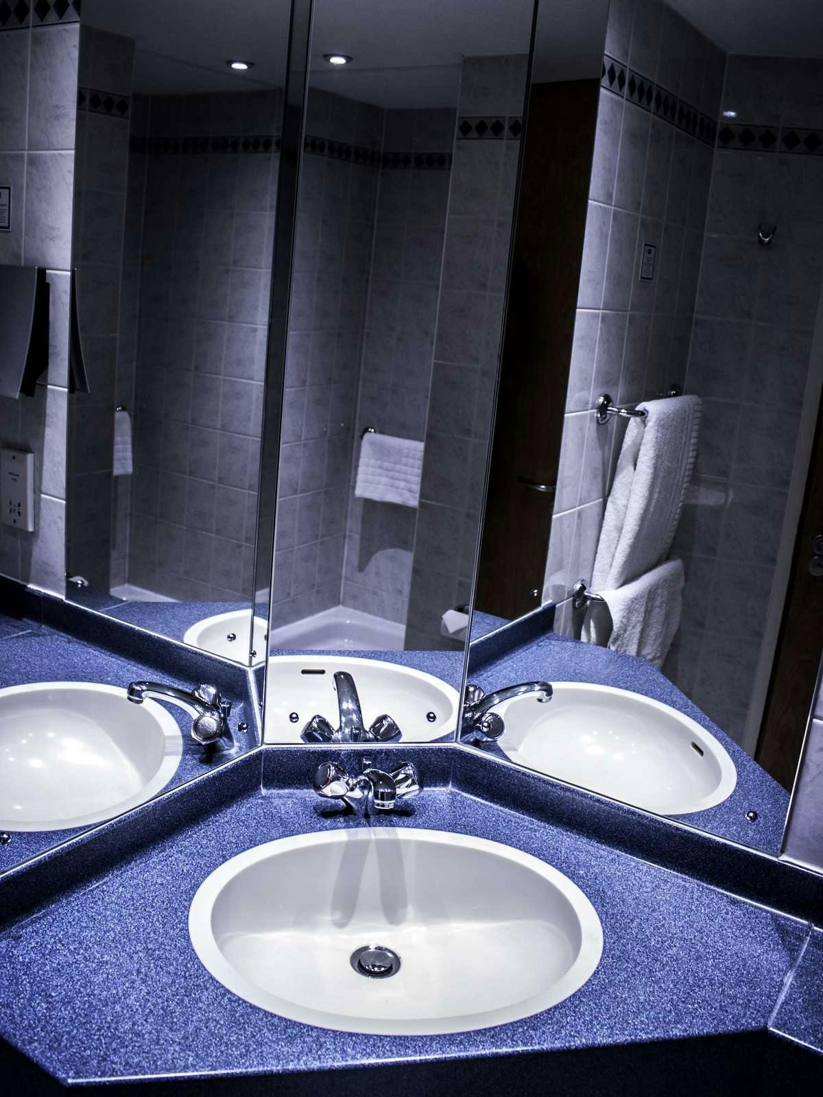 Hotel Holiday Inn Express Cardiff Bay photo 3