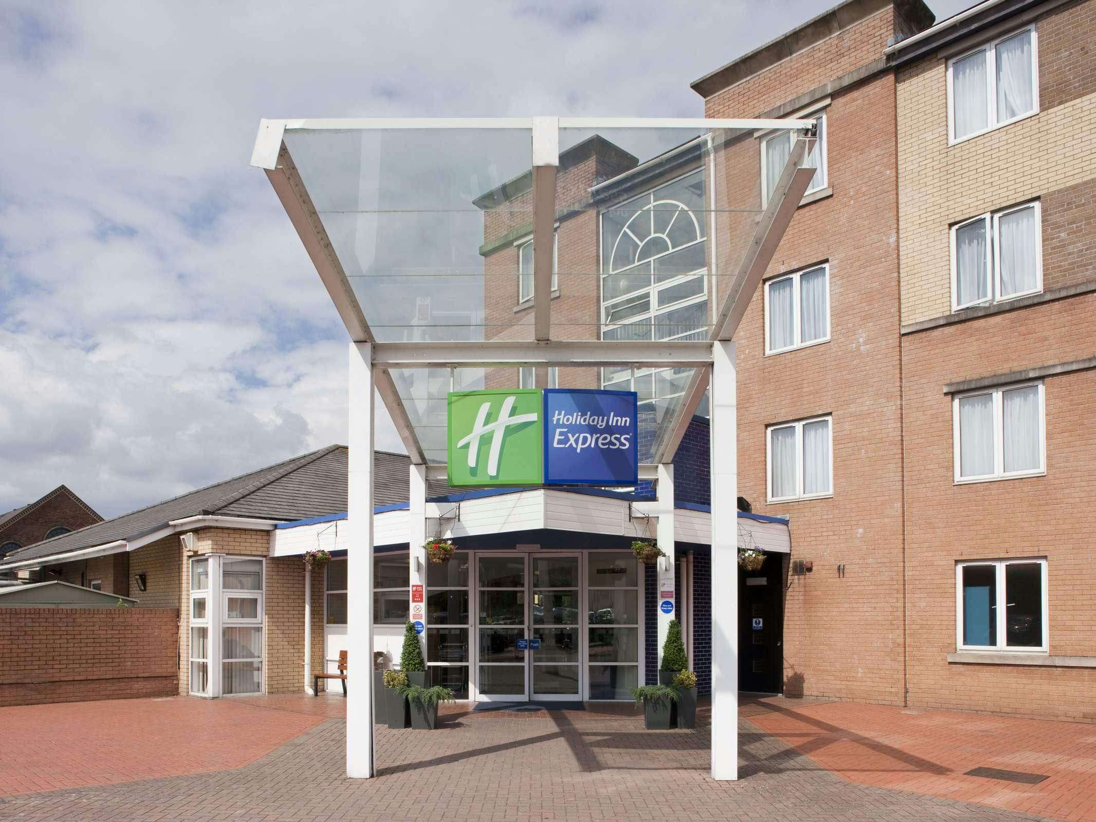 Holiday Inn Express Cardiff Bay