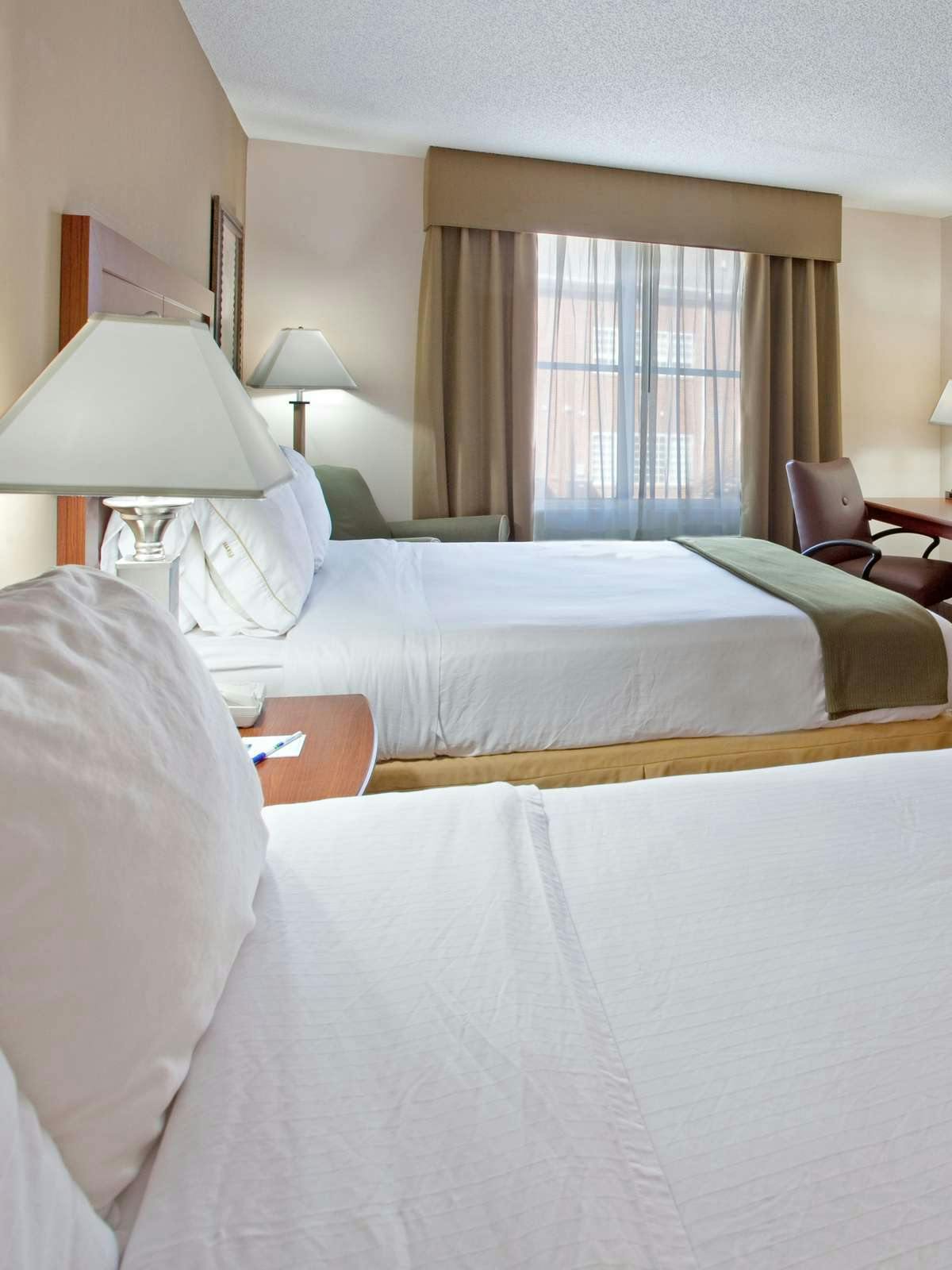 Hotel Holiday Inn Express Chapel Hill photo 1