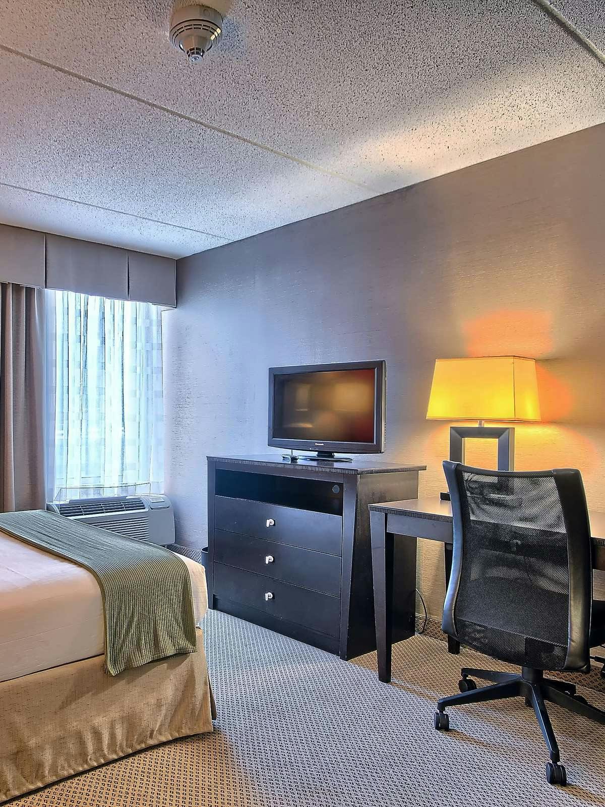 Hotel Holiday Inn Express Charleston Civic Center photo 2