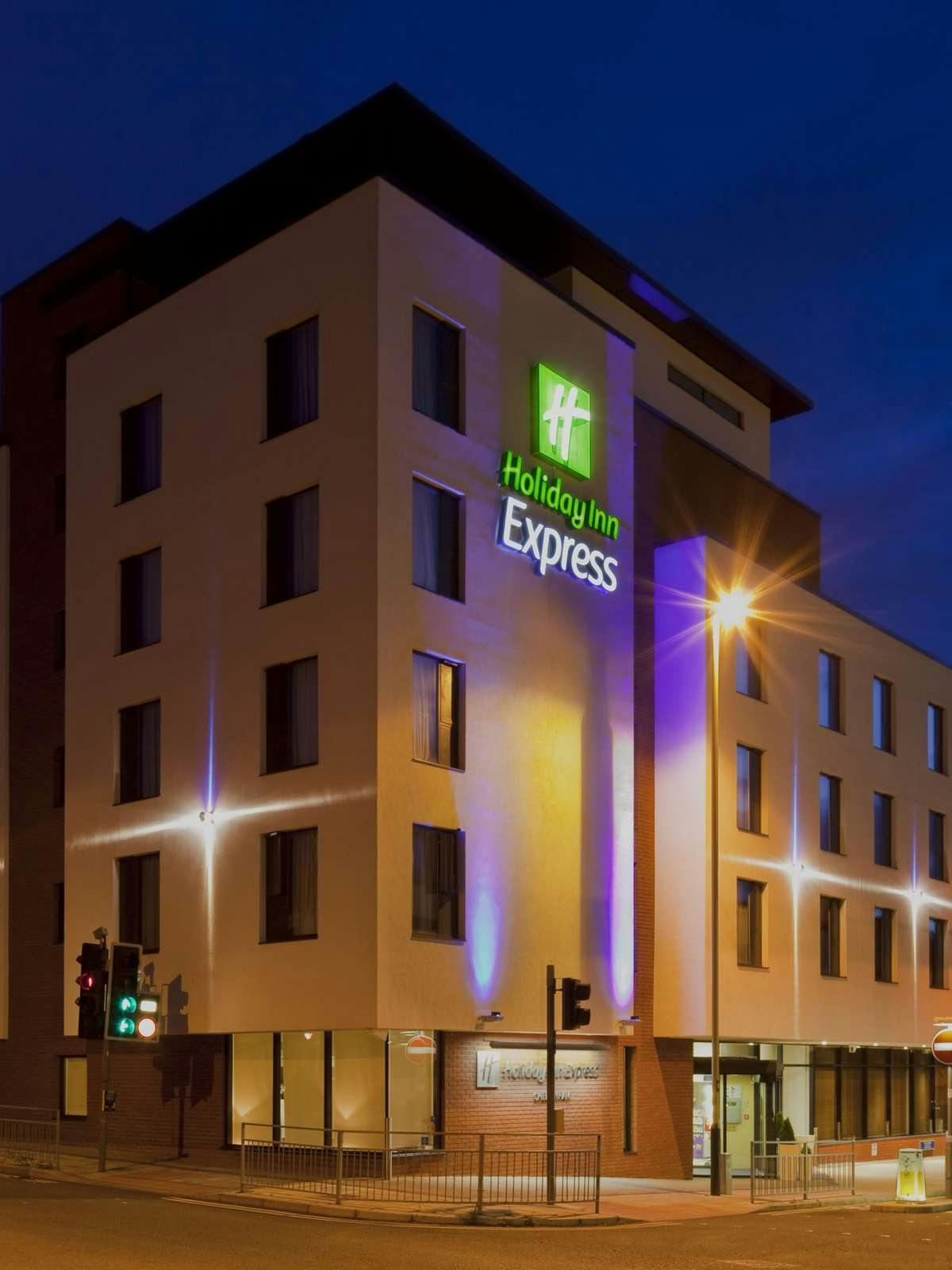 Hotel Holiday Inn Express Cheltenham Town Centre photo 4