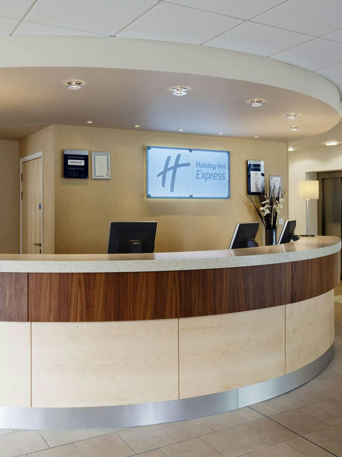 Hotel Holiday Inn Express Cheltenham Town Centre photo 2
