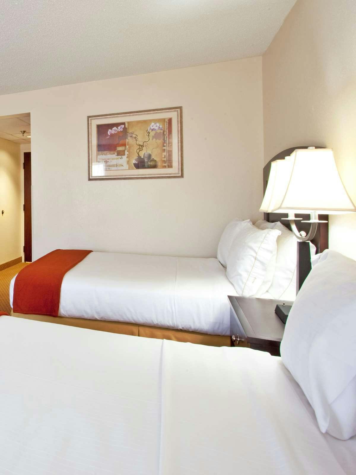 Hotel Holiday Inn Express Chester photo 1