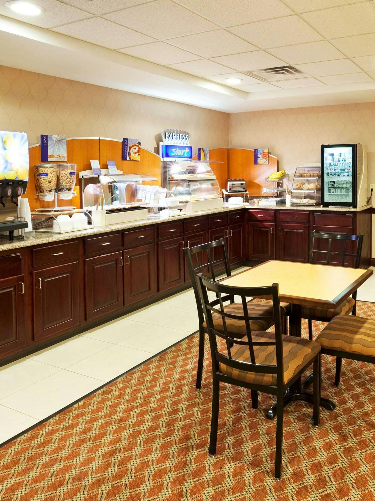 Hotel Holiday Inn Express Carrollton photo 5