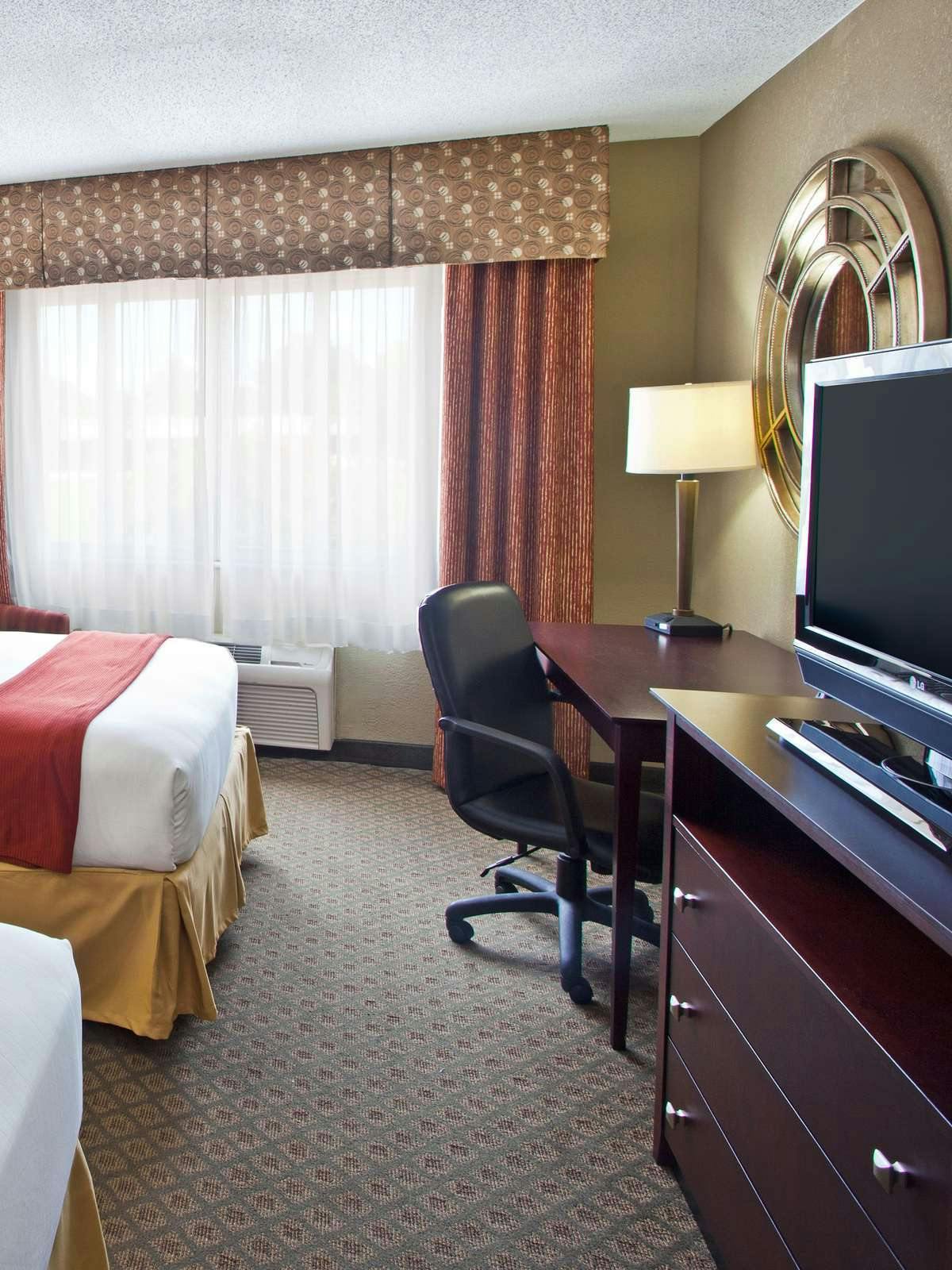 Hotel Holiday Inn Express Clearwater East photo 2