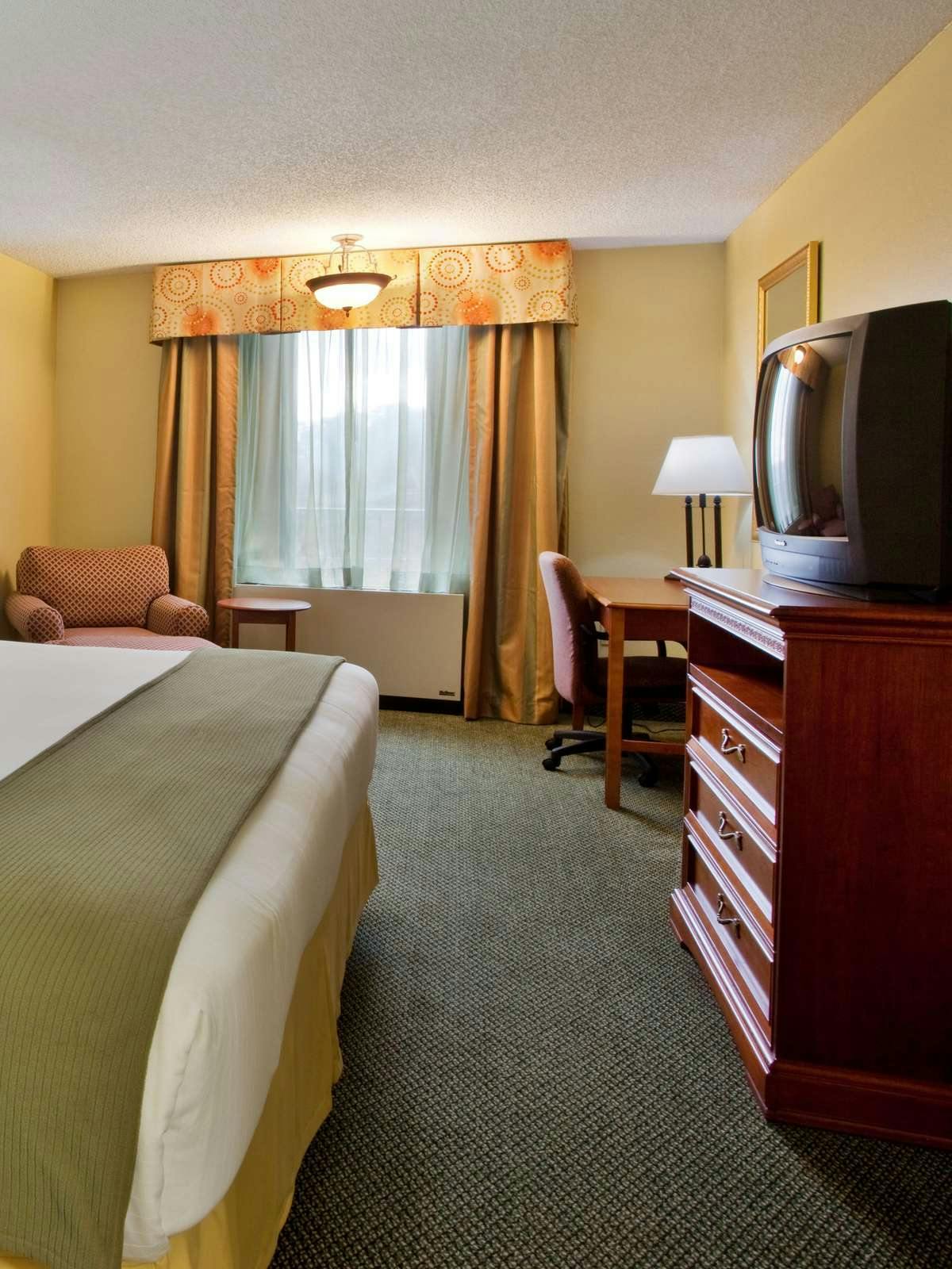Hotel Holiday Inn Express Atlanta Airport photo 2