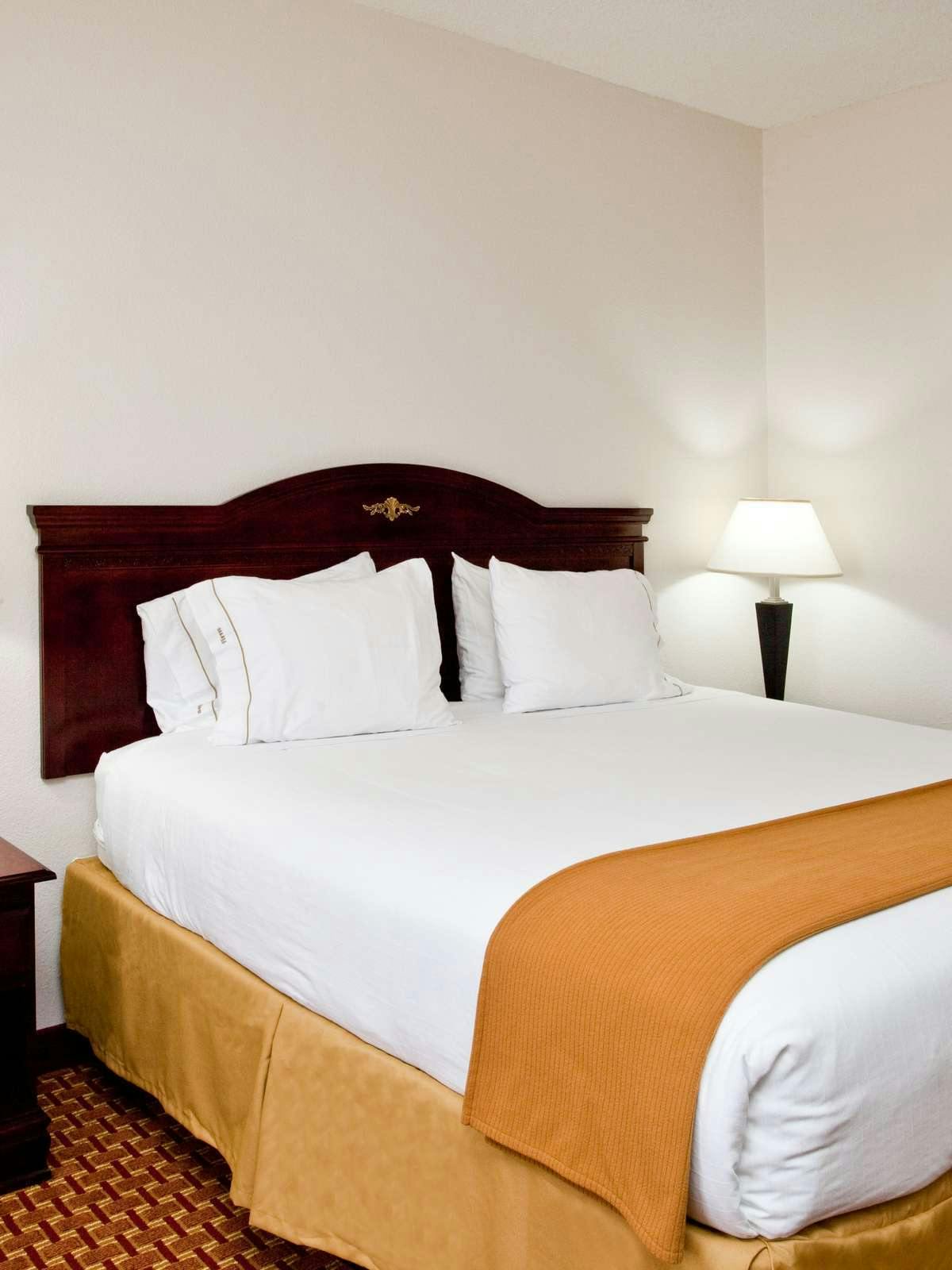 Hotel Holiday Inn Express Clanton photo 1