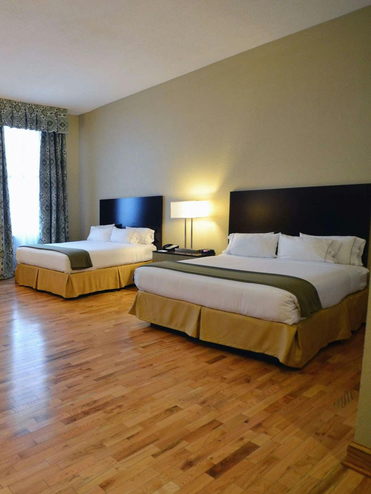 Hotel Holiday Inn Express Cleveland Downtown photo 1