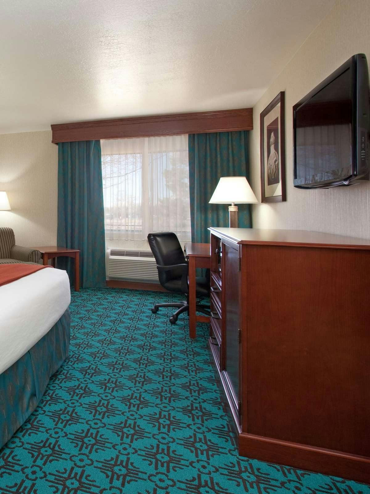 Hotel Holiday Inn Express Cortez photo 2