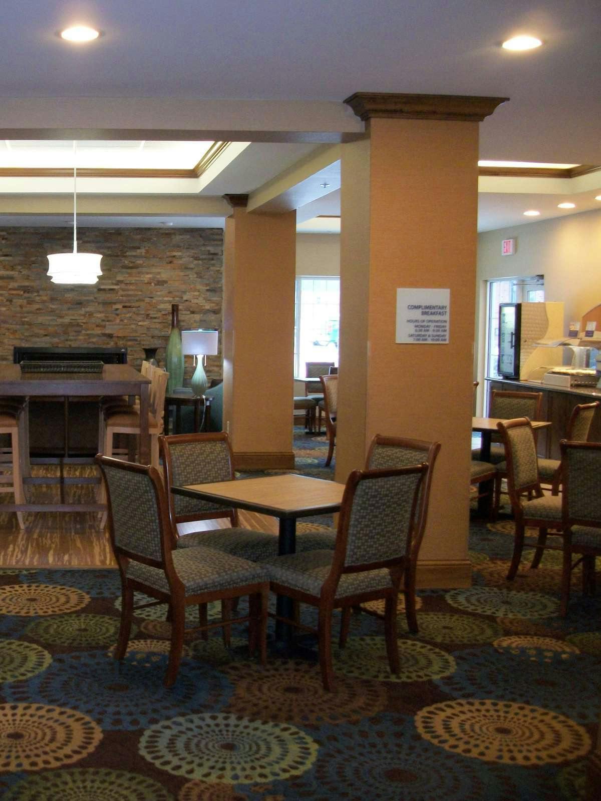 Hotel Holiday Inn Express Cortland photo 4