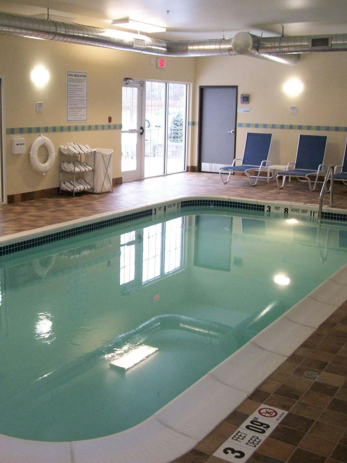 Hotel Holiday Inn Express Cortland photo 5