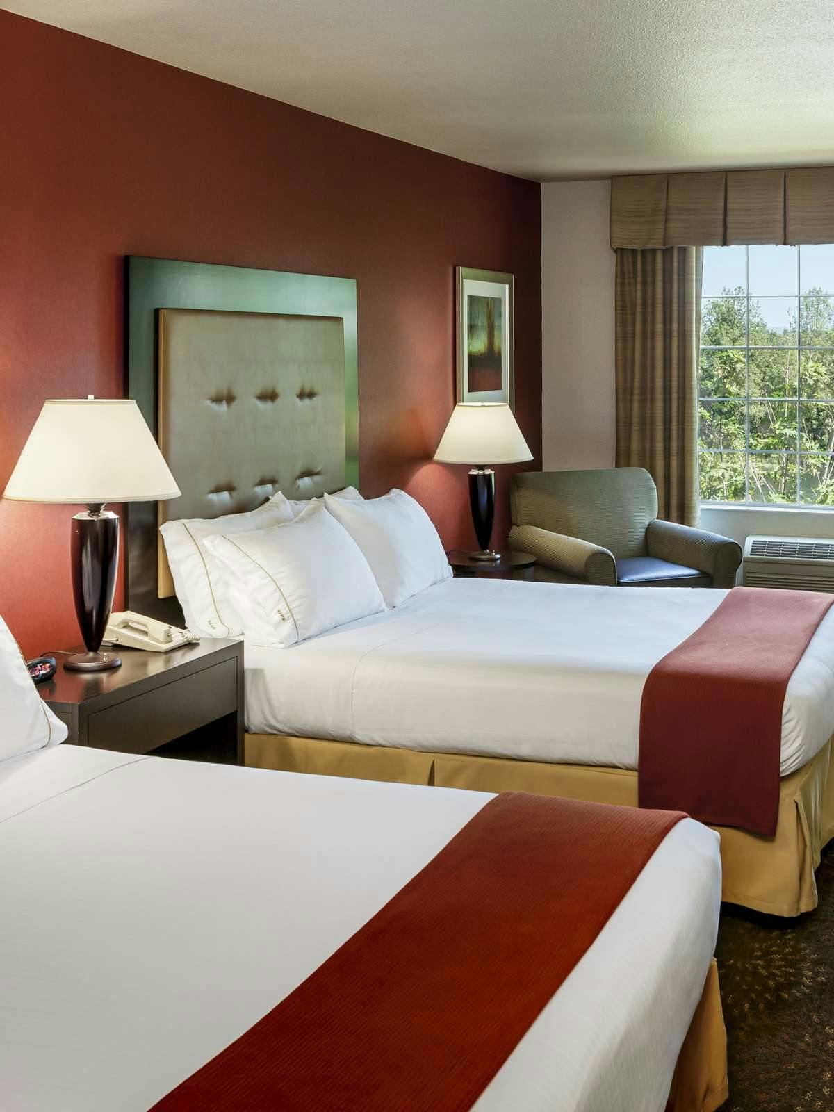 Hotel Holiday Inn Express Corvallis On The River photo 1