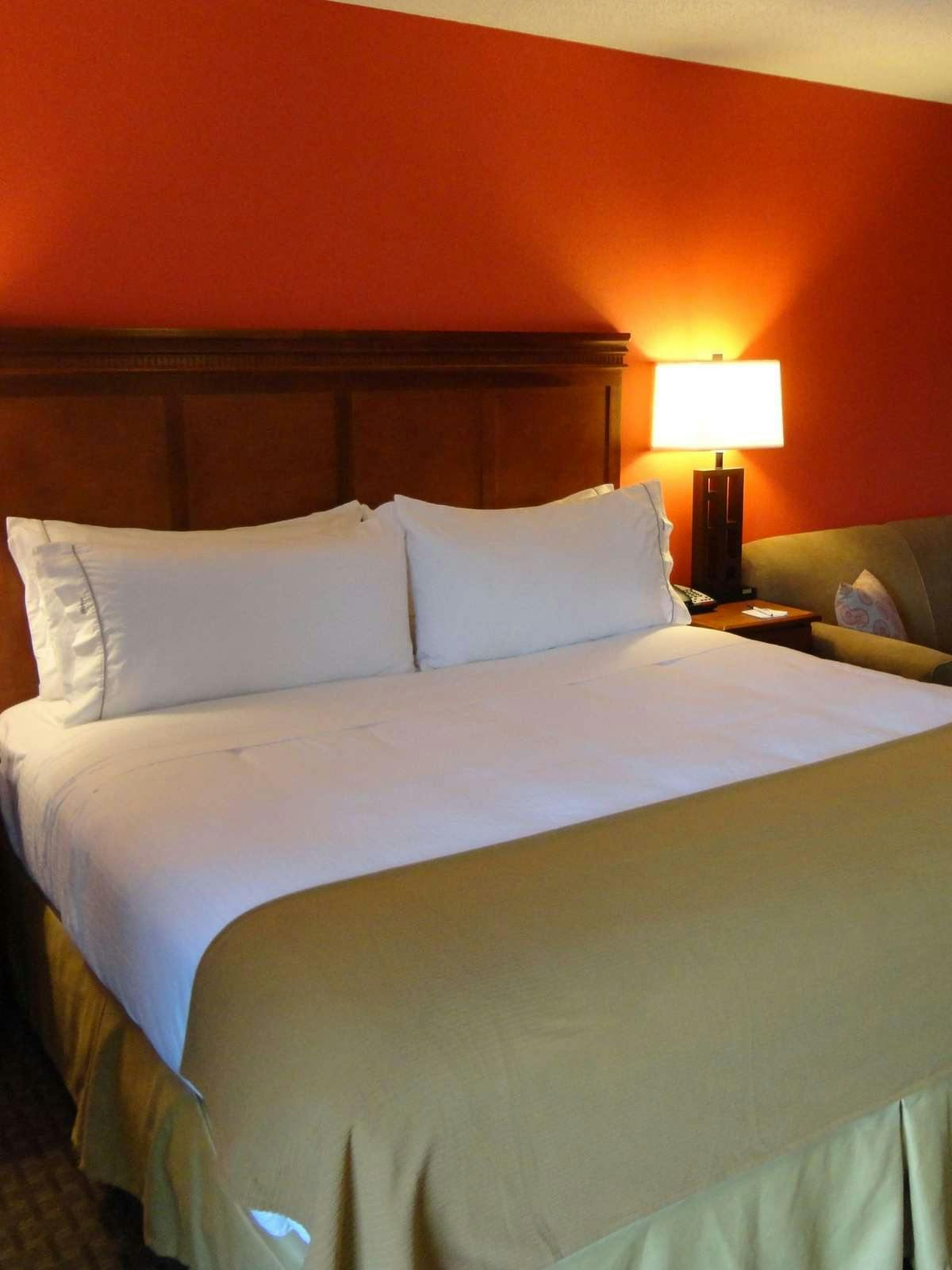 Hotel Holiday Inn Express Crestwood photo 1