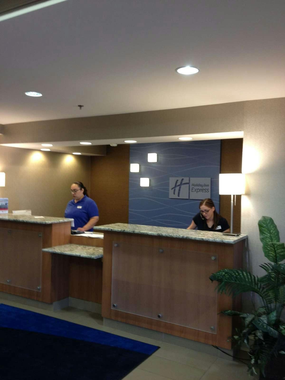 Hotel Holiday Inn Express Crestwood photo 2