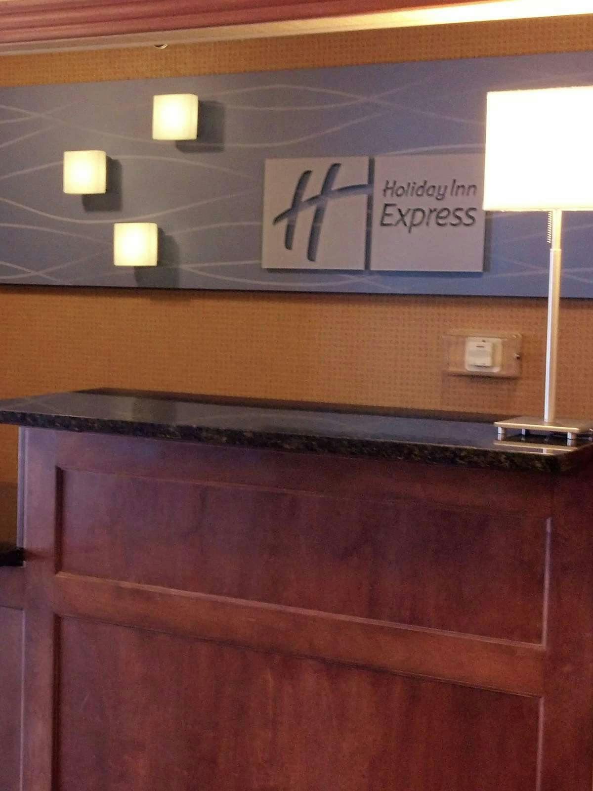 Hotel Holiday Inn Express DeForest photo 2