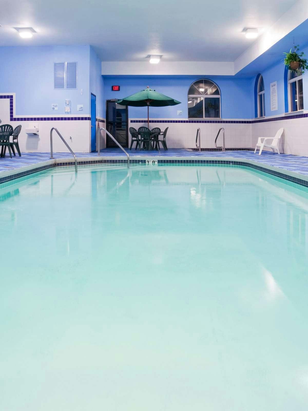 Hotel Holiday Inn Express DeForest photo 4