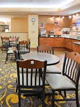 Hotel Holiday Inn Express DeForest photo 3
