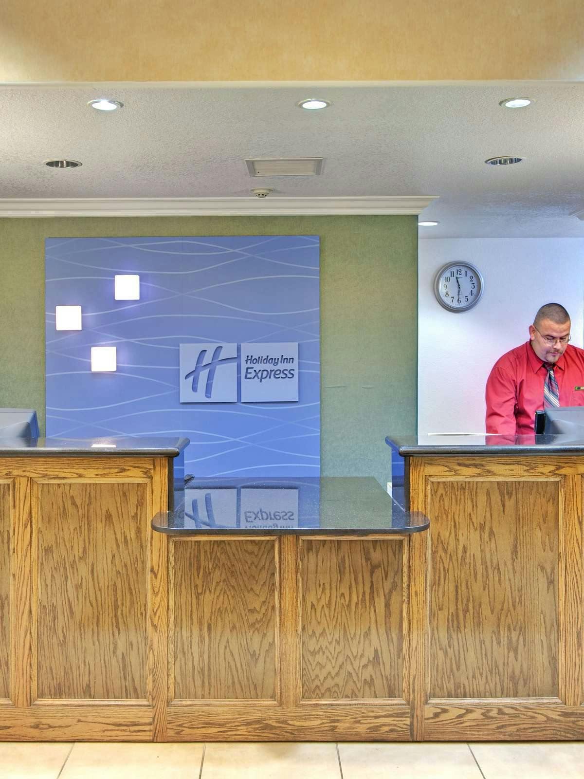 Hotel Holiday Inn Express Delano Highway 99 photo 5