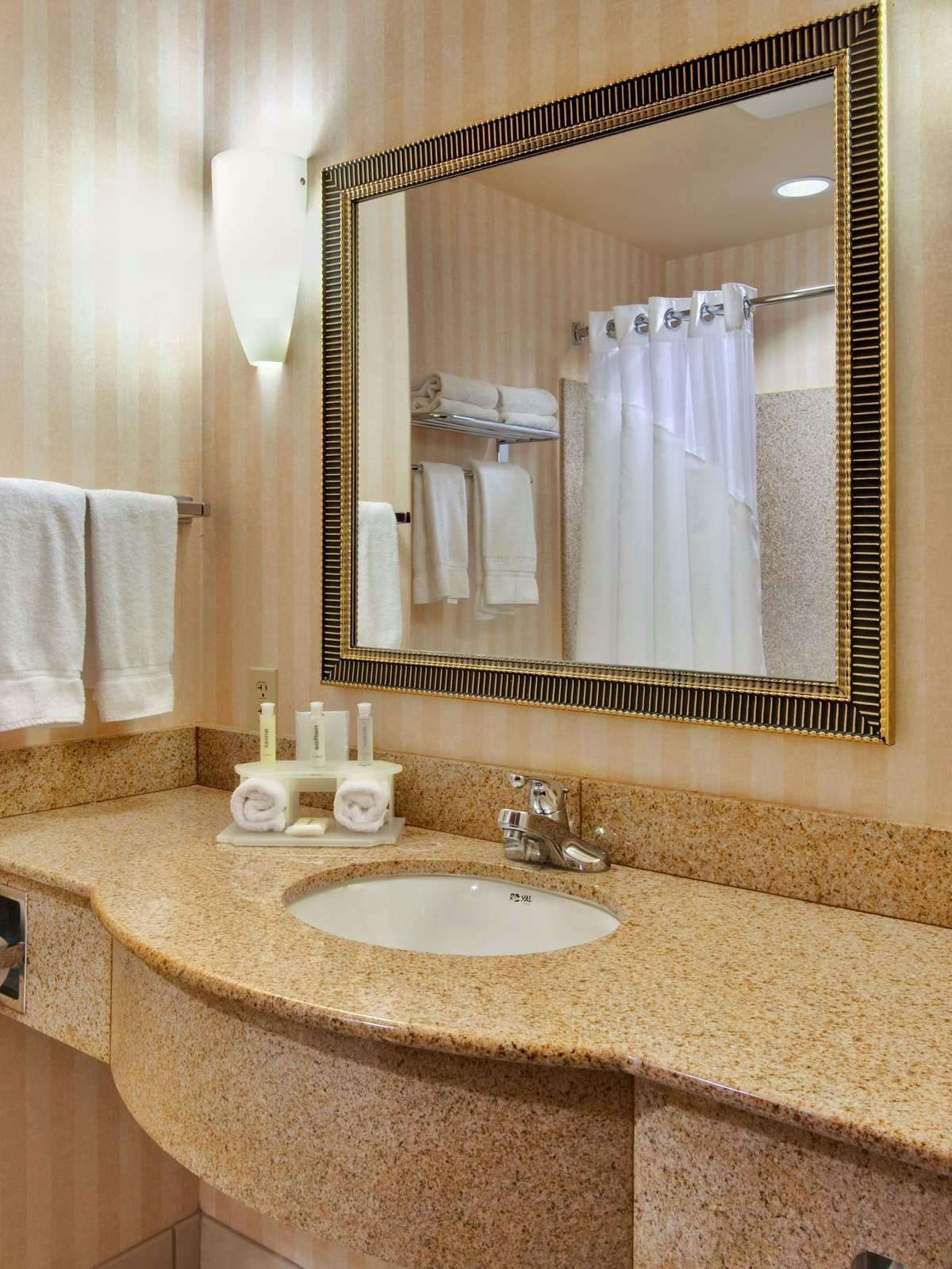 Hotel Holiday Inn Express Delano Highway 99 photo 3