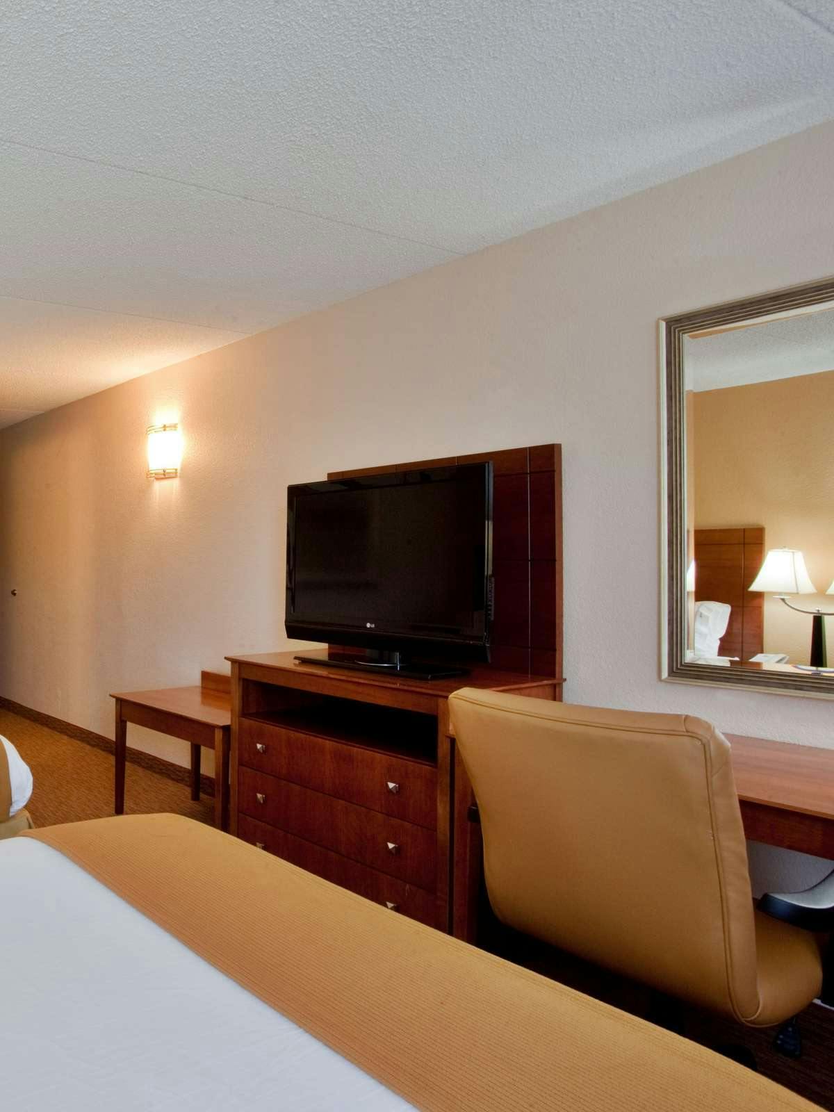 Hotel Holiday Inn Express Danville photo 2
