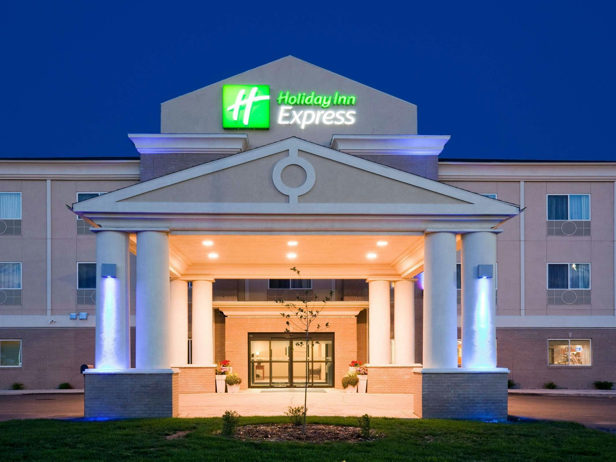 Holiday Inn Express Devils Lake