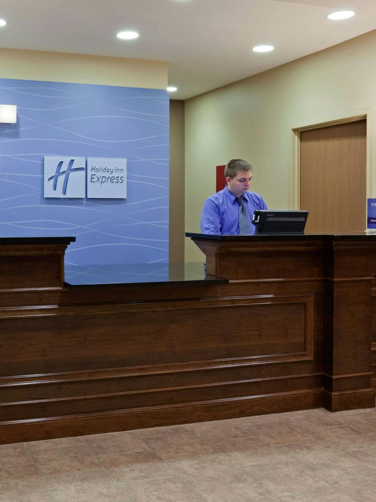 Hotel Holiday Inn Express Devils Lake photo 3