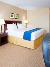 Hotel Holiday Inn Express Devils Lake photo 1